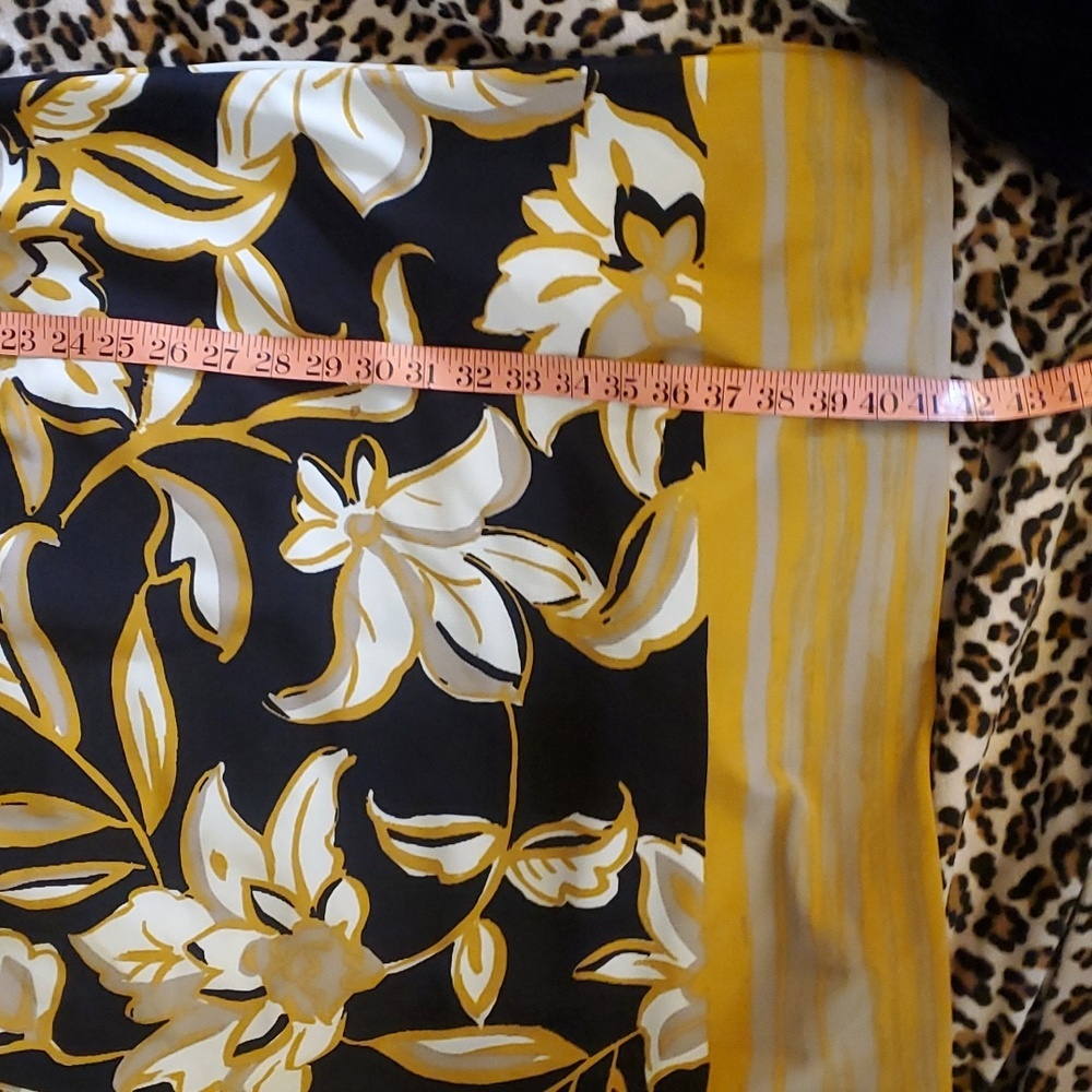 Black & Gold floral dress - Picture 4 of 12